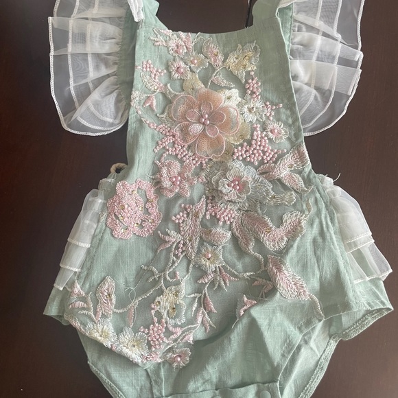 Never worn romper - Picture 1 of 3